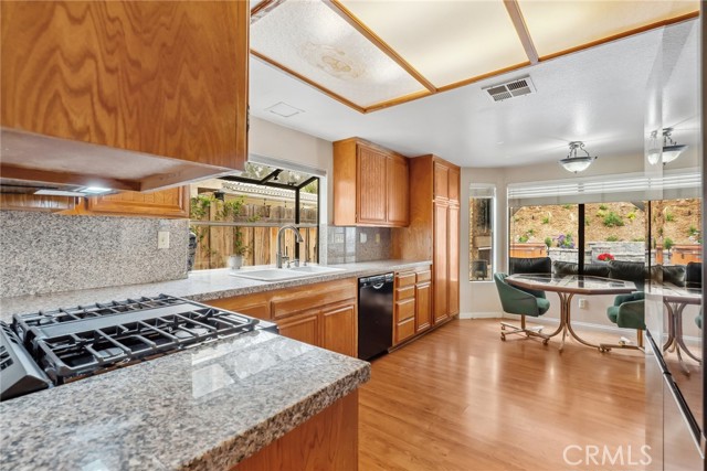Detail Gallery Image 11 of 40 For 15621 Saul Ct, Canyon Country,  CA 91387 - 4 Beds | 3 Baths