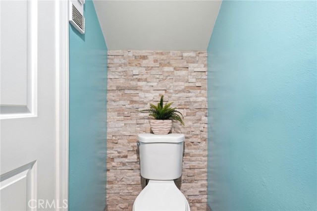 Detail Gallery Image 9 of 30 For 7304 Balboa #C,  Lake Balboa,  CA 91406 - 3 Beds | 3/1 Baths