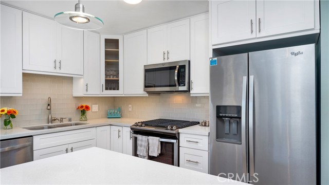 Detail Gallery Image 6 of 31 For 1001 W Stevens Ave #406,  Santa Ana,  CA 92707 - 3 Beds | 2 Baths