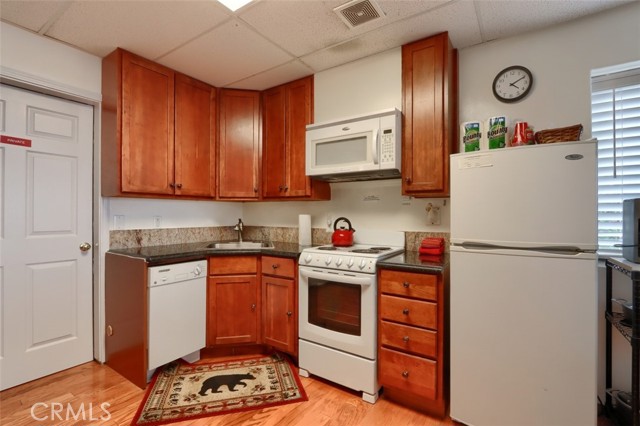 7501 7503 Yosemite Park Way, Yosemite CA: https://media.crmls.org/medias/8a5a14da-c96c-4a5c-bc27-b94cc2ec87f0.jpg
