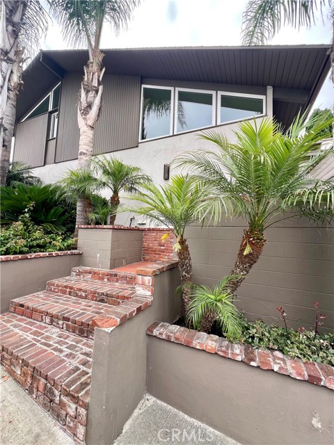 Detail Gallery Image 1 of 28 For 4100 Shorecrest Ln, Corona Del Mar,  CA 92625 - 2 Beds | 1 Baths