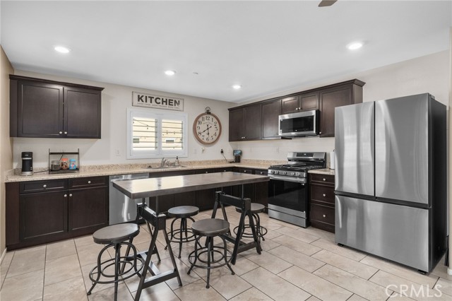 Detail Gallery Image 9 of 33 For 1260 Corte Del Sol, San Jacinto,  CA 92582 - 3 Beds | 2/1 Baths