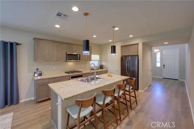 Spacious Kitchen with Breakfast Bar