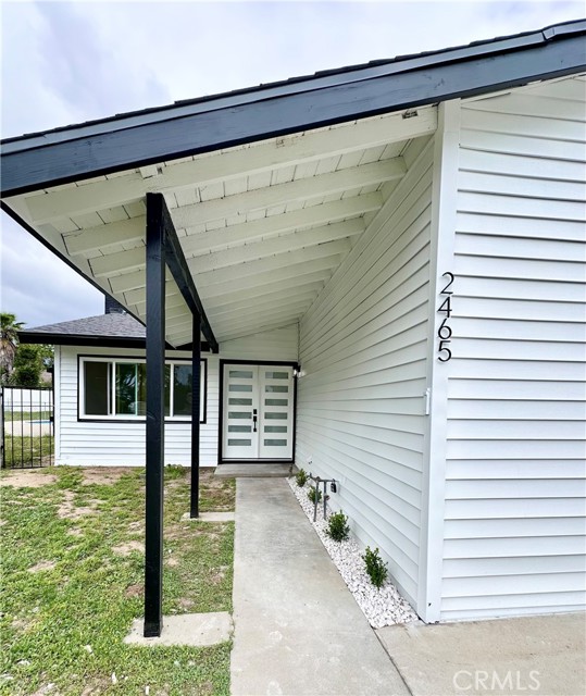 Detail Gallery Image 2 of 23 For 2465 N Idyllwild Ave, Rialto,  CA 92377 - 4 Beds | 2 Baths