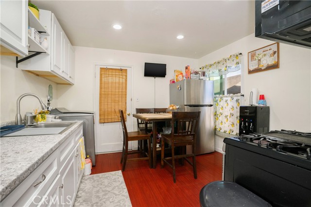 4220 W 165th Street, Lawndale CA: https://media.crmls.org/medias/8a5d8129-f472-4569-bfe4-12594f1c2c64.jpg