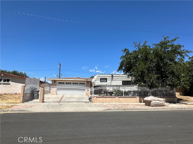 Detail Gallery Image 1 of 12 For 38551 Lemsford Ave., Palmdale,  CA 93550 - 3 Beds | 2 Baths