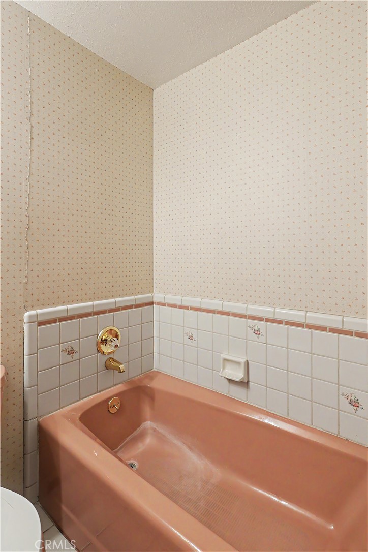 https://media.crmls.org/medias/8a5f5341-3fa5-48d0-bdc1-abb28ccf1724.jpg?preset=X-Large