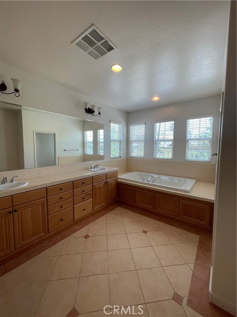 1321 Kendra Lane, Upland CA: https://media.crmls.org/medias/8a603f27-8323-478b-883f-3357e6a174ba.jpg