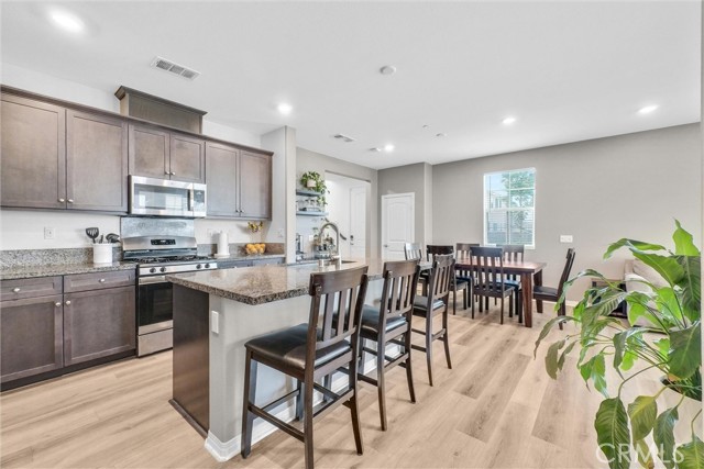 16548 Monteviejo Street, Fontana CA: https://media.crmls.org/medias/8a605c2a-5dcb-42b6-8b21-aa3c37642838.jpg