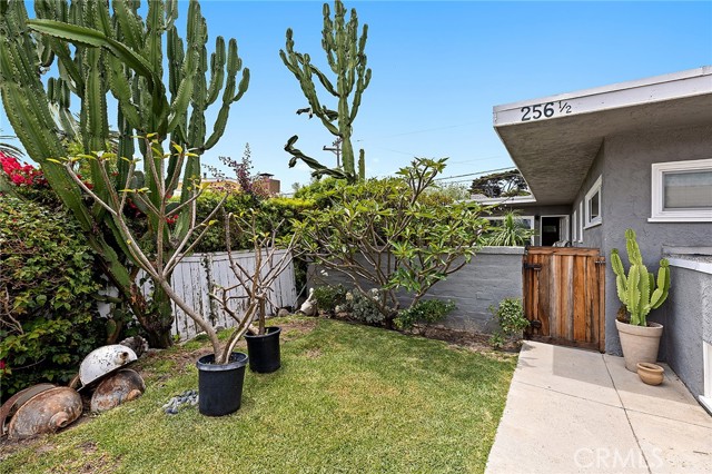 256 Avenida Madrid, San Clemente CA: https://media.crmls.org/medias/8a606e7f-ca83-47af-b01d-e80fb690a9f7.jpg