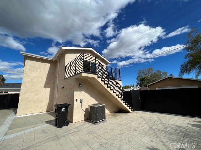 23042 Saticoy St. photo 2