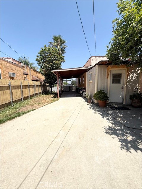 516 N Brand Boulevard, San Fernando CA: https://media.crmls.org/medias/8a619c7c-a8df-49c9-aa61-275ff53360f0.jpg