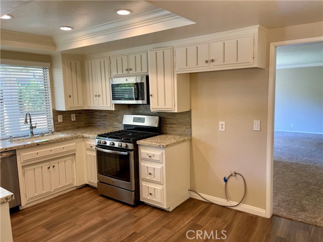 1327 N Stanford Avenue, Upland CA: https://media.crmls.org/medias/8a62c38b-748d-4329-a9fa-de1e99f5fbb0.jpg