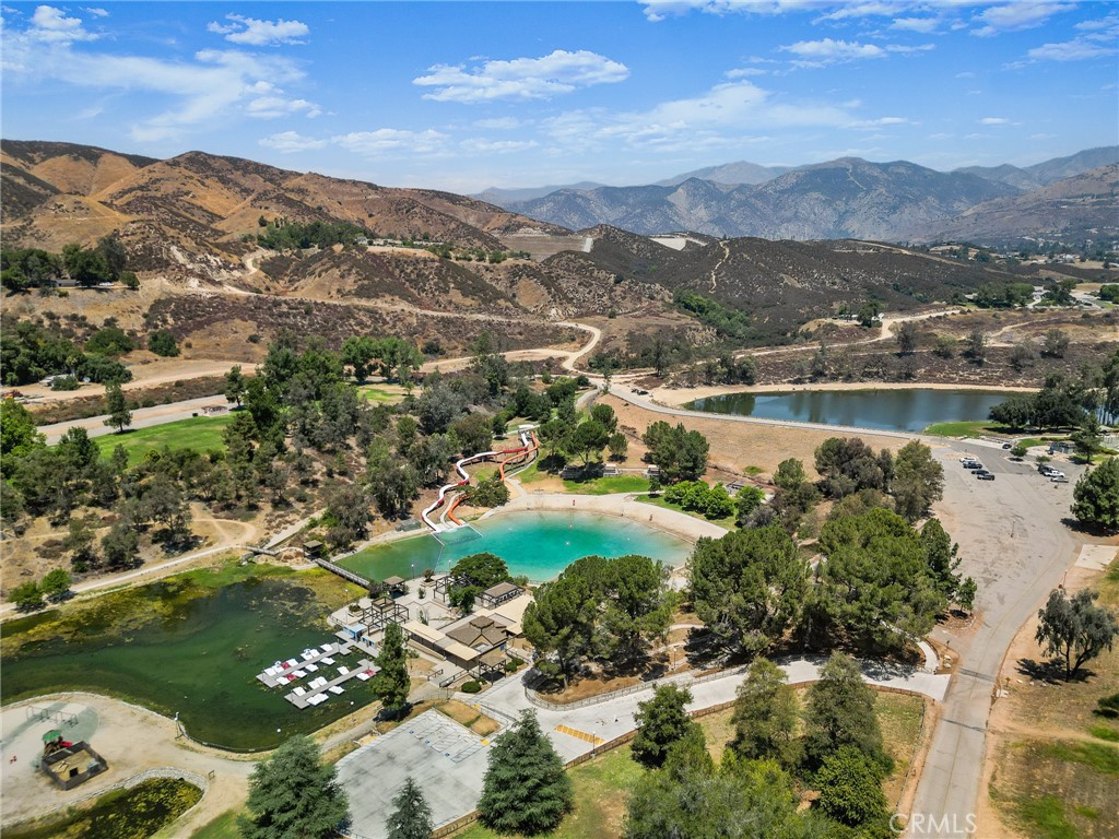https://media.crmls.org/medias/8a62cb87-807f-438e-ab4c-5207564497f7.jpg?preset=X-Large