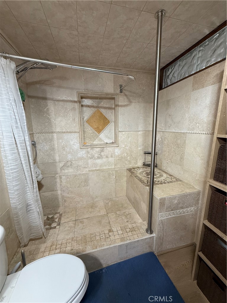 https://media.crmls.org/medias/8a62e823-db08-4e13-b176-7f80e8b80342.jpg?preset=X-Large