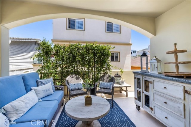 518 Irena Avenue, Redondo Beach, California 90277, 4 Bedrooms Bedrooms, ,3 BathroomsBathrooms,Residential,Sold,Irena,SB23131197