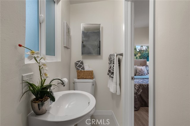 1048 Dexter Street, Los Angeles CA: https://media.crmls.org/medias/8a64812f-c2fe-4981-9cf2-75c00dd22323.jpg