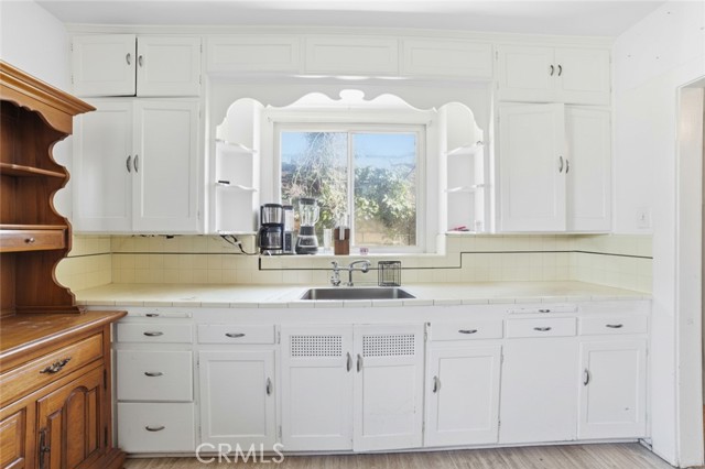 Detail Gallery Image 16 of 27 For 27126 Pacific, Highland,  CA 92346 - 3 Beds | 2 Baths