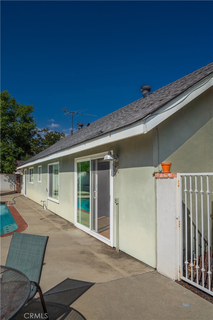 https://media.crmls.org/medias/8a652582-a897-4b7d-9fe8-0028ffd0d381.jpg?preset=X-Large