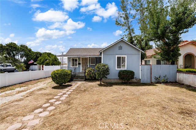 368 West Street, Upland CA: https://media.crmls.org/medias/8a6526db-f984-4b32-829f-c971b3d821b4.jpg