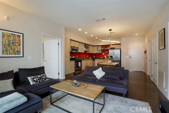 Detail Gallery Image 5 of 29 For 1234 Wilshire Bld #331,  Los Angeles,  CA 90017 - 2 Beds | 2 Baths