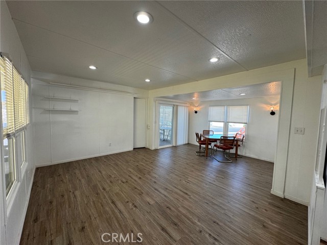 Detail Gallery Image 5 of 14 For 14411 Palmdale Rd #31,  Victorville,  CA 92392 - 2 Beds | 1/1 Baths