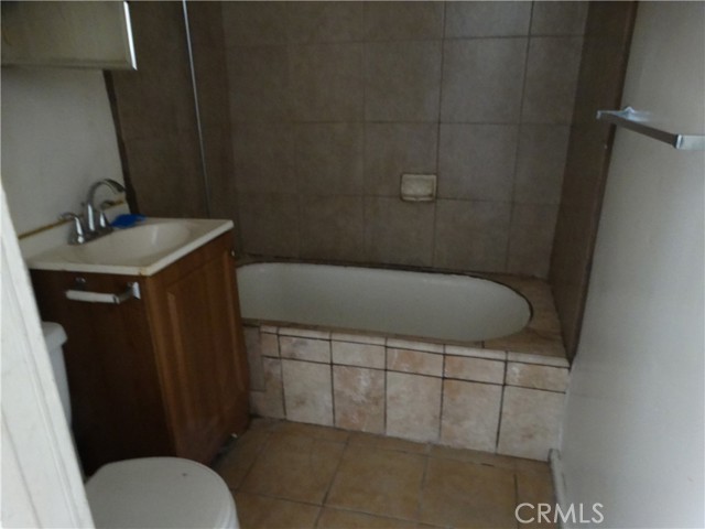 Detail Gallery Image 24 of 29 For 1217 E 100th St, Los Angeles,  CA 90002 - – Beds | – Baths