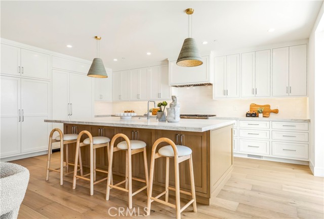 Detail Gallery Image 19 of 46 For 1759 Glenneyre St, Laguna Beach,  CA 92651 - 5 Beds | 5/1 Baths