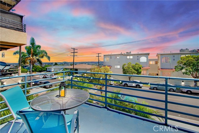 Detail Gallery Image 2 of 40 For 2331 S Cabrillo Ave #1,  San Pedro,  CA 90731 - 3 Beds | 3 Baths