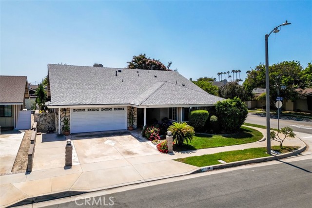 Detail Gallery Image 3 of 55 For 7152 Sunlight Dr, Huntington Beach,  CA 92647 - 5 Beds | 4 Baths