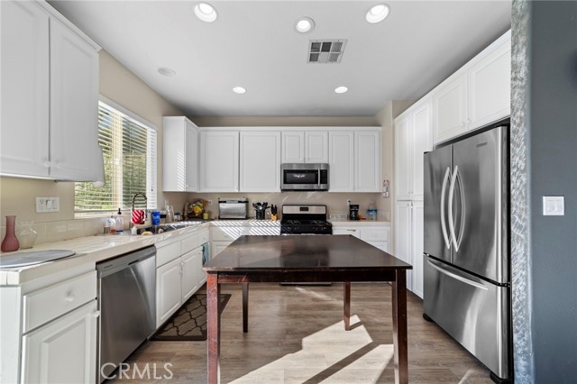 Detail Gallery Image 33 of 43 For 31941 Hollyhock, Lake Elsinore,  CA 92532 - 3 Beds | 2/1 Baths