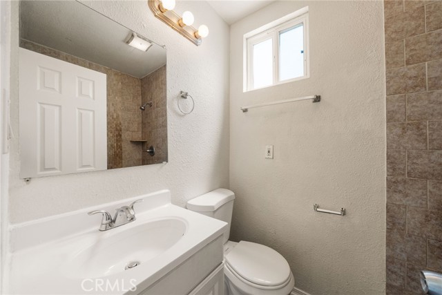 122 E 83rd Street, Los Angeles CA: https://media.crmls.org/medias/8a67eec7-a4cb-4f5a-8cff-ad45dffaaa5e.jpg
