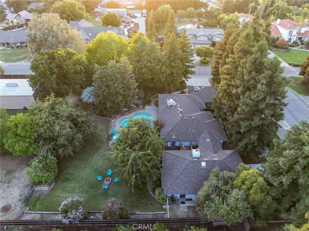 https://media.crmls.org/medias/8a68ebf4-ff2e-4003-a6b9-de440c8ae359.jpg?preset=X-Large