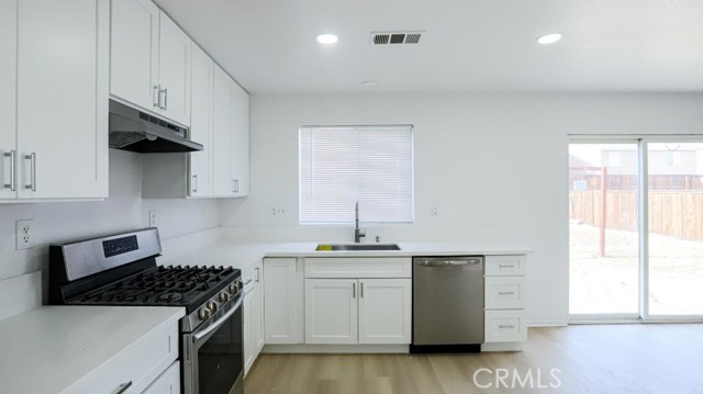 9476 Plum Court, Hesperia CA: https://media.crmls.org/medias/8a692833-804b-4c38-943b-0ab351733727.jpg