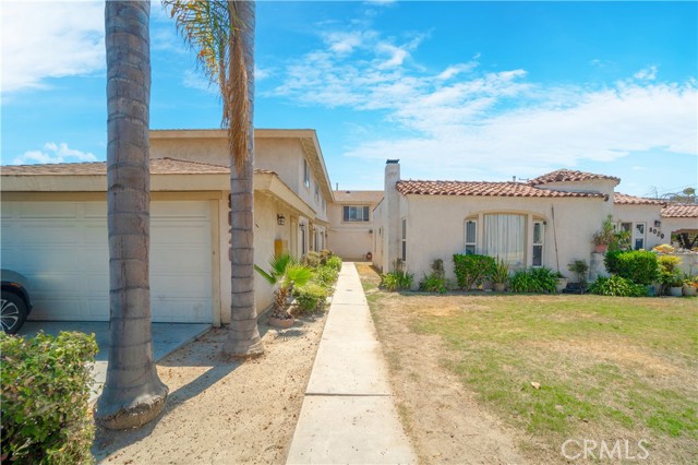 8020 Mckinley Avenue, South Gate CA: https://media.crmls.org/medias/8a6a43fb-35c5-4c5f-b2e9-29a29185a822.jpg
