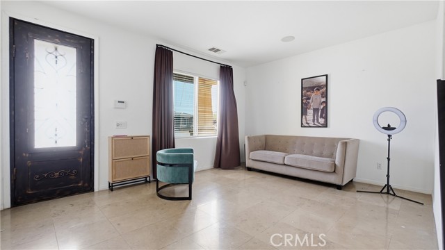 Detail Gallery Image 4 of 41 For 11938 Tiffany, Victorville,  CA 92392 - 4 Beds | 3 Baths