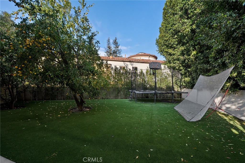 https://media.crmls.org/medias/8a6d0d53-7d31-4130-a701-968c03220758.jpg?preset=X-Large