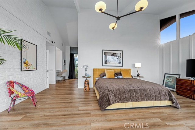 4139 S Cloverdale Avenue, Los Angeles CA: https://media.crmls.org/medias/8a6e0abd-8dd3-4107-b253-6d657642769e.jpg