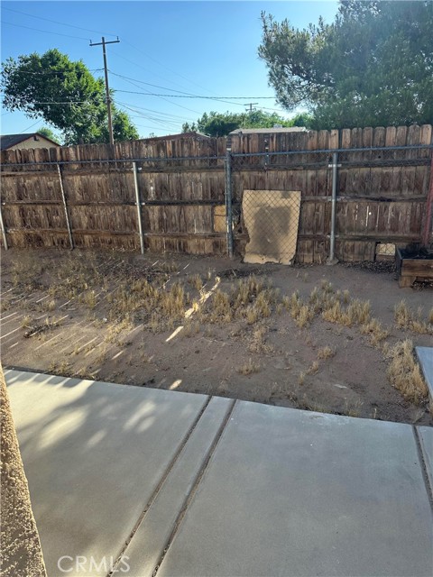 16585 Pine Street, Hesperia CA: https://media.crmls.org/medias/8a6f5909-06b2-49de-b799-ecd0a8f2c03f.jpg
