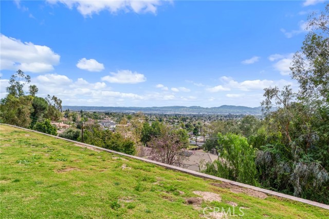 Detail Gallery Image 4 of 49 For 4303 N Golden, San Bernardino,  CA 92404 - 5 Beds | 3/1 Baths