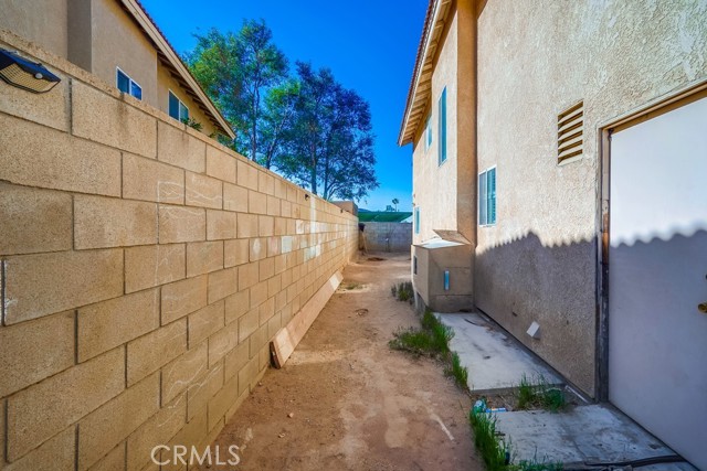 11484 Lime Orchard Lane, Fontana CA: https://media.crmls.org/medias/8a6fcc85-2902-4dd6-b701-6a3377e010f9.jpg
