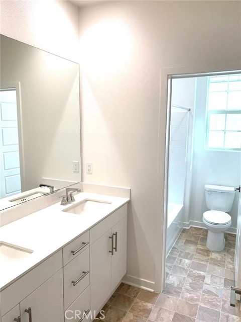 6938 Stonecrop Lane, Fontana CA: https://media.crmls.org/medias/8a714ea9-d000-43db-920a-737fc106146e.jpg