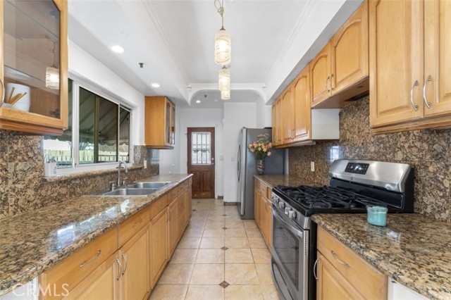 Detail Gallery Image 10 of 29 For 1216 E Cottage Grove Dr, Glendale,  CA 91205 - 3 Beds | 2 Baths