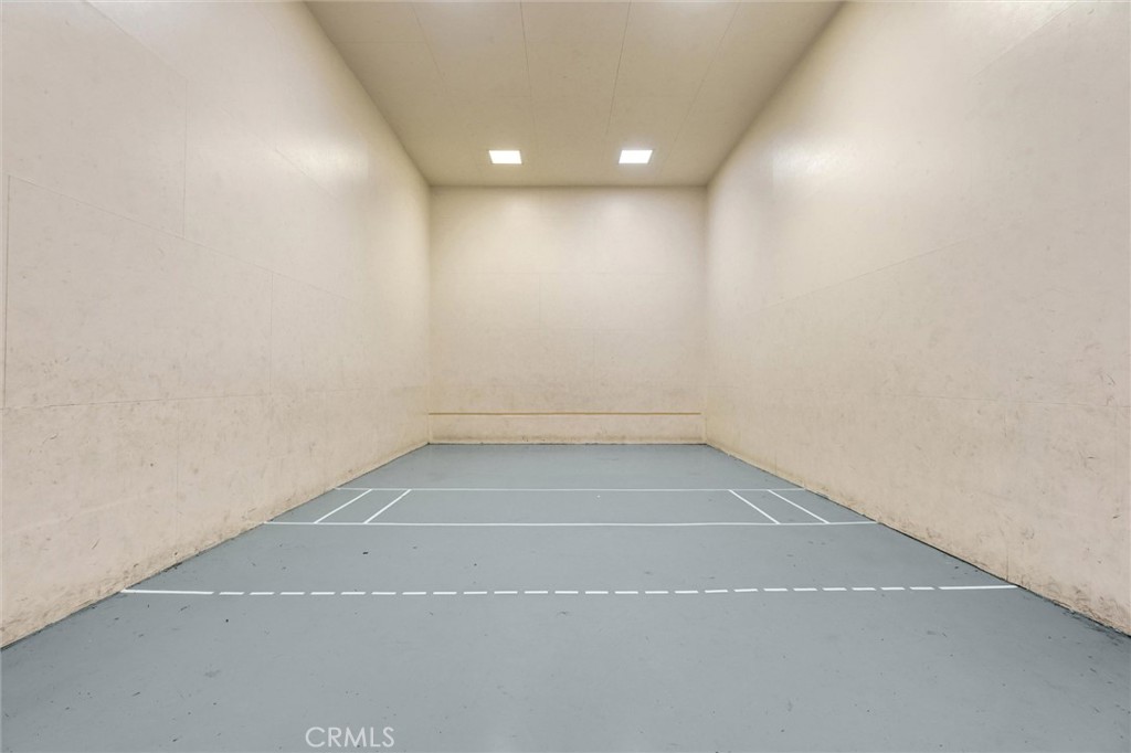 https://media.crmls.org/medias/8a7205fa-8927-4ef6-9468-e49796fc6a9c.jpg?preset=X-Large