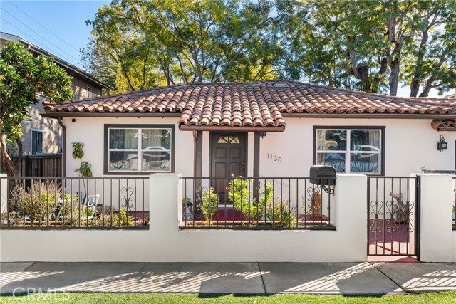 Detail Gallery Image 2 of 35 For 1130 Hutash St, Santa Barbara,  CA 93103 - 2 Beds | 1/1 Baths