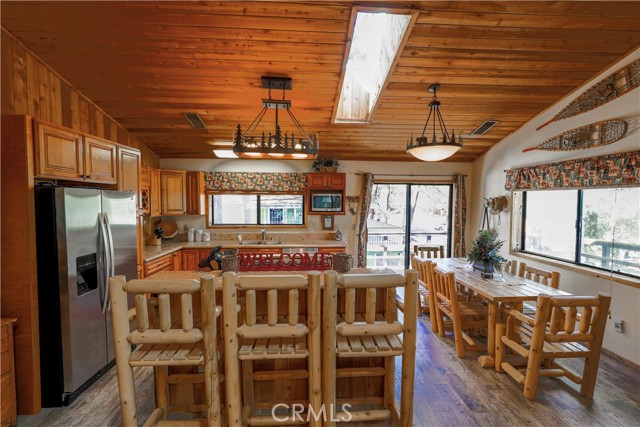 Detail Gallery Image 6 of 20 For 1021 Villa Grove, Big Bear City,  CA 92314 - 2 Beds | 2 Baths