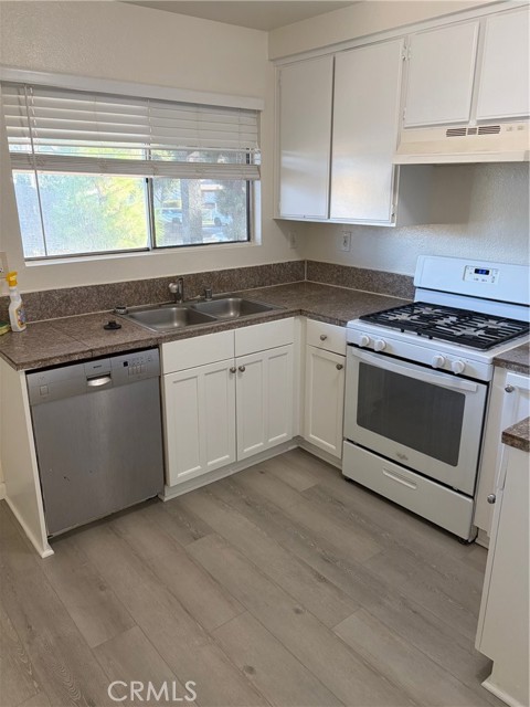 Detail Gallery Image 4 of 11 For 1209 Oxford Dr #C,  Redlands,  CA 92374 - 2 Beds | 2 Baths