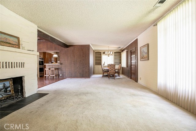 1422 W Riverside Drive, Burbank CA: https://media.crmls.org/medias/8a734c99-a8ea-4746-9ae9-04bf12c2b660.jpg