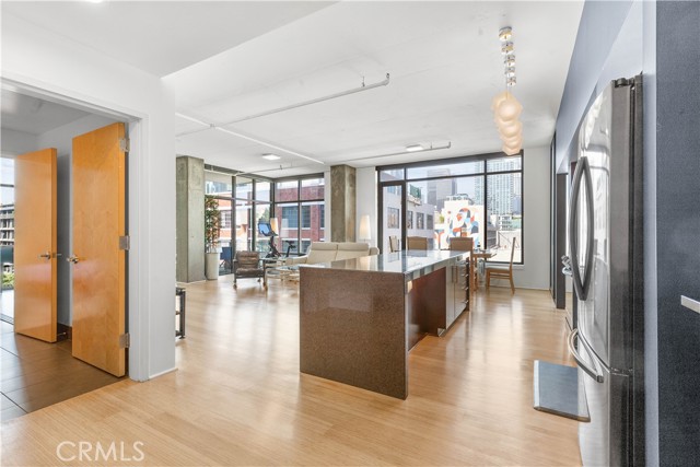 1111 S Grand Avenue, Los Angeles CA: https://media.crmls.org/medias/8a74bc54-9425-4c7d-b5b2-f94ed180dd76.jpg