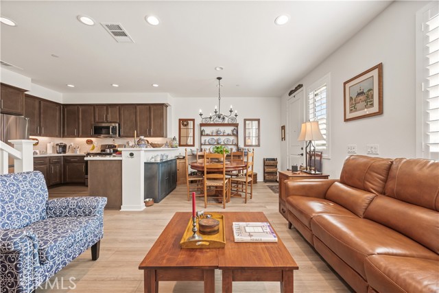 Detail Gallery Image 4 of 15 For 39435 Corvina Ln, Temecula,  CA 92591 - 3 Beds | 2/1 Baths